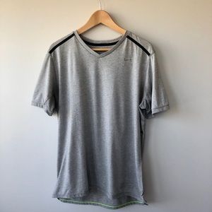Nike Men’s L Training V-neck shirt